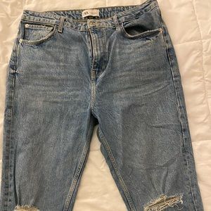 Zara straight leg jeans with distressing in the knees in great condition